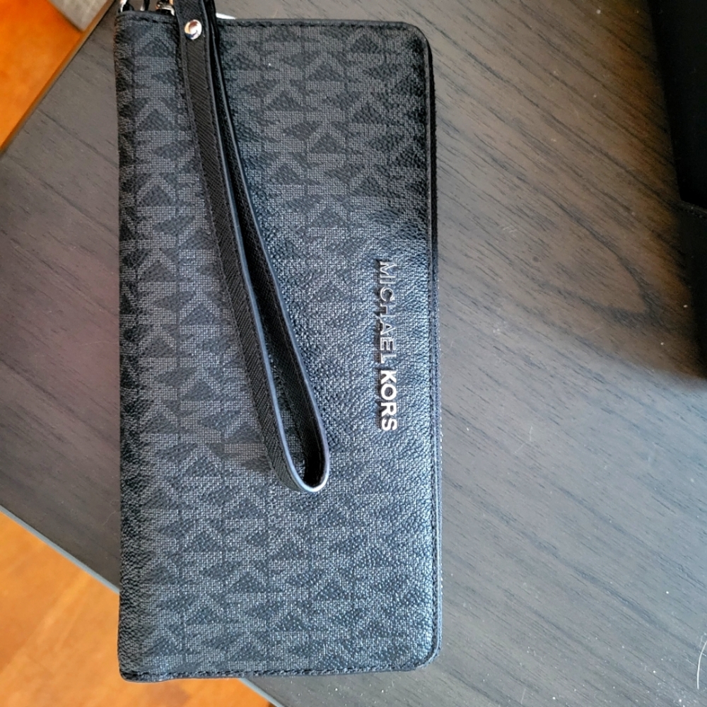 Michael kors wallet